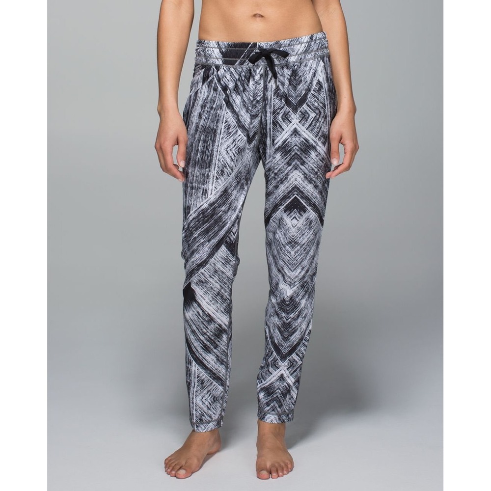 Lululemon Namaskar Pant‎ II Women's Size 6 Black White